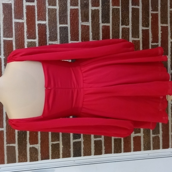 Red party dress. Flowy and beautiful size 8/10 - Picture 3 of 5